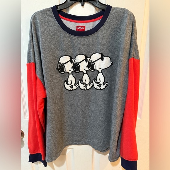 Peanuts Tops - Peanuts Gray and Red Sweatshirt Classic Raglan Style